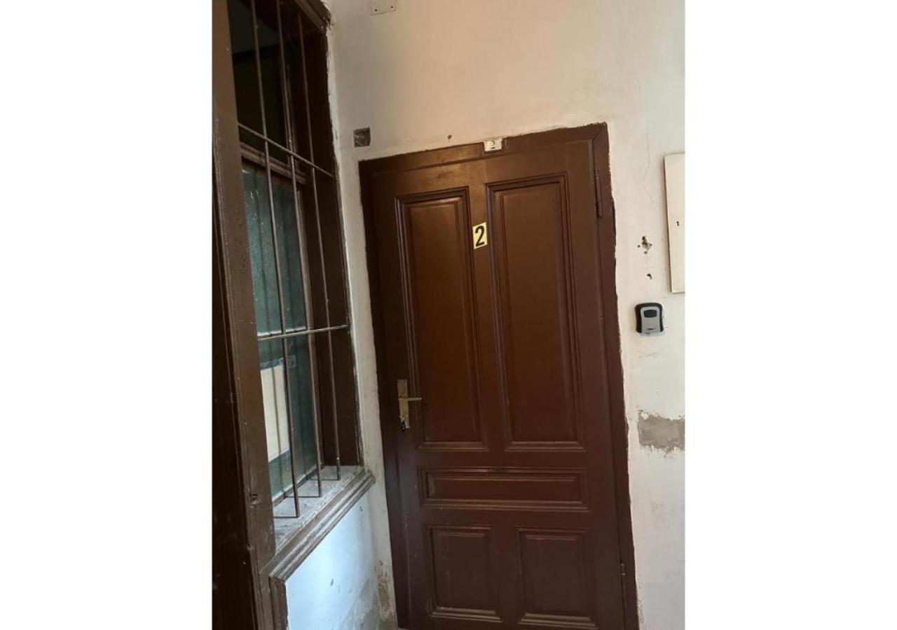Spacious Apartment, 3 Min To U6 Metro Wina Bagian luar foto