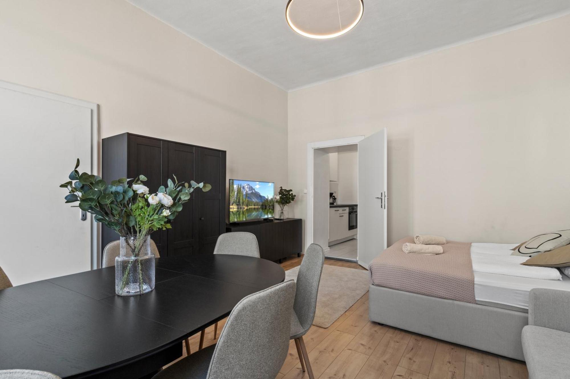 Spacious Apartment, 3 Min To U6 Metro Wina Bagian luar foto