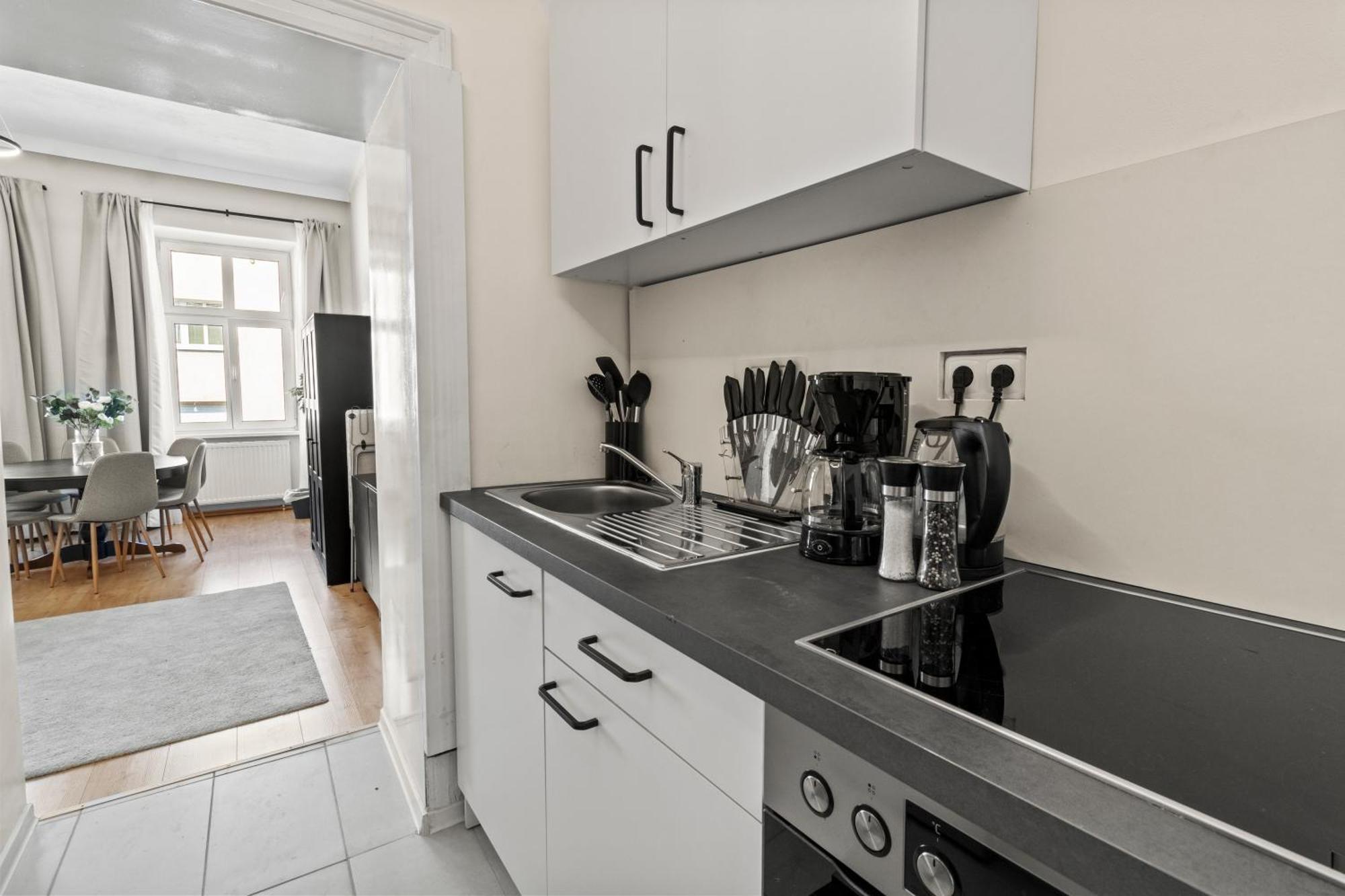 Spacious Apartment, 3 Min To U6 Metro Wina Bagian luar foto