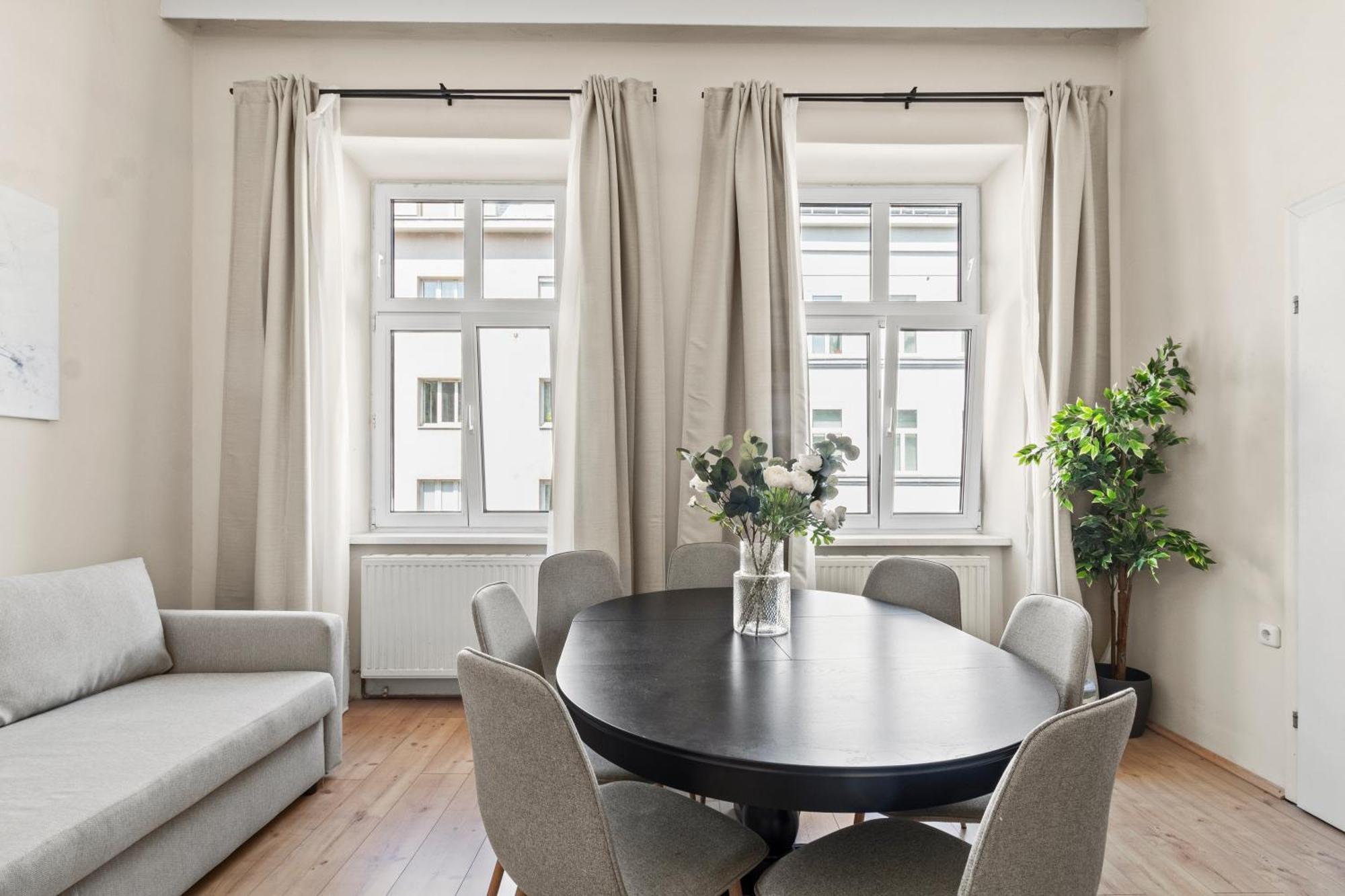 Spacious Apartment, 3 Min To U6 Metro Wina Bagian luar foto
