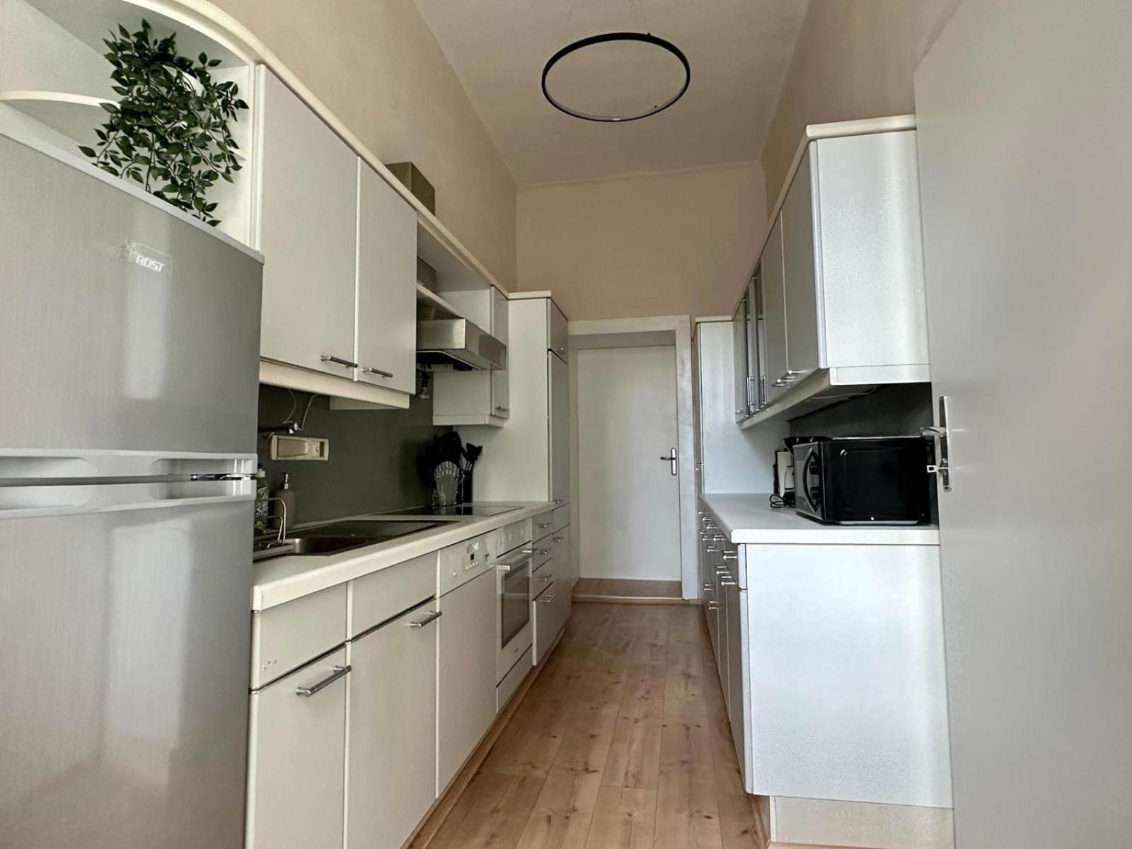 Spacious Apartment, 3 Min To U6 Metro Wina Bagian luar foto