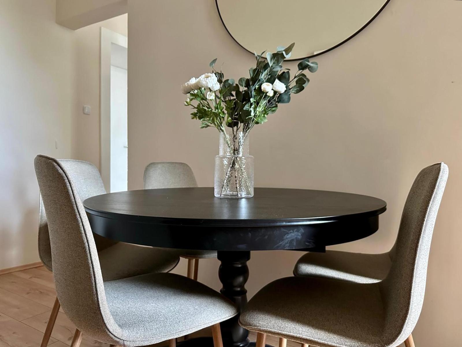 Spacious Apartment, 3 Min To U6 Metro Wina Bagian luar foto
