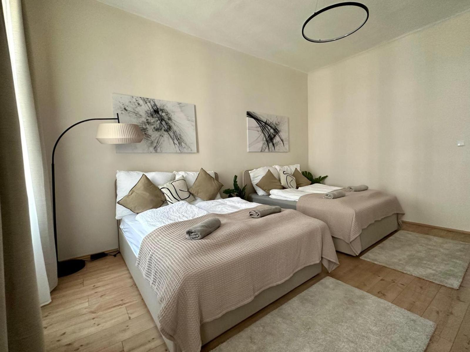 Spacious Apartment, 3 Min To U6 Metro Wina Bagian luar foto