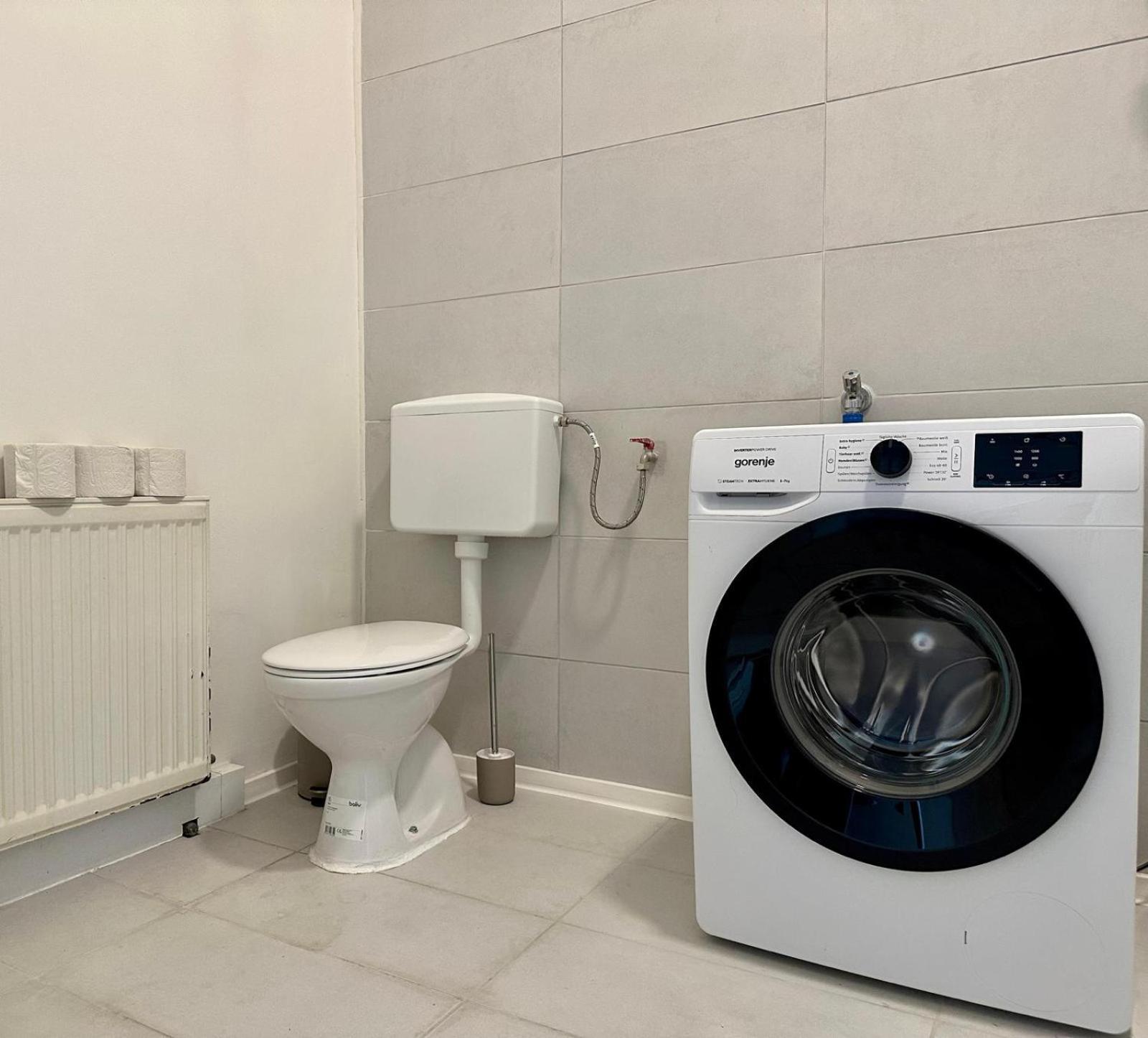 Spacious Apartment, 3 Min To U6 Metro Wina Bagian luar foto