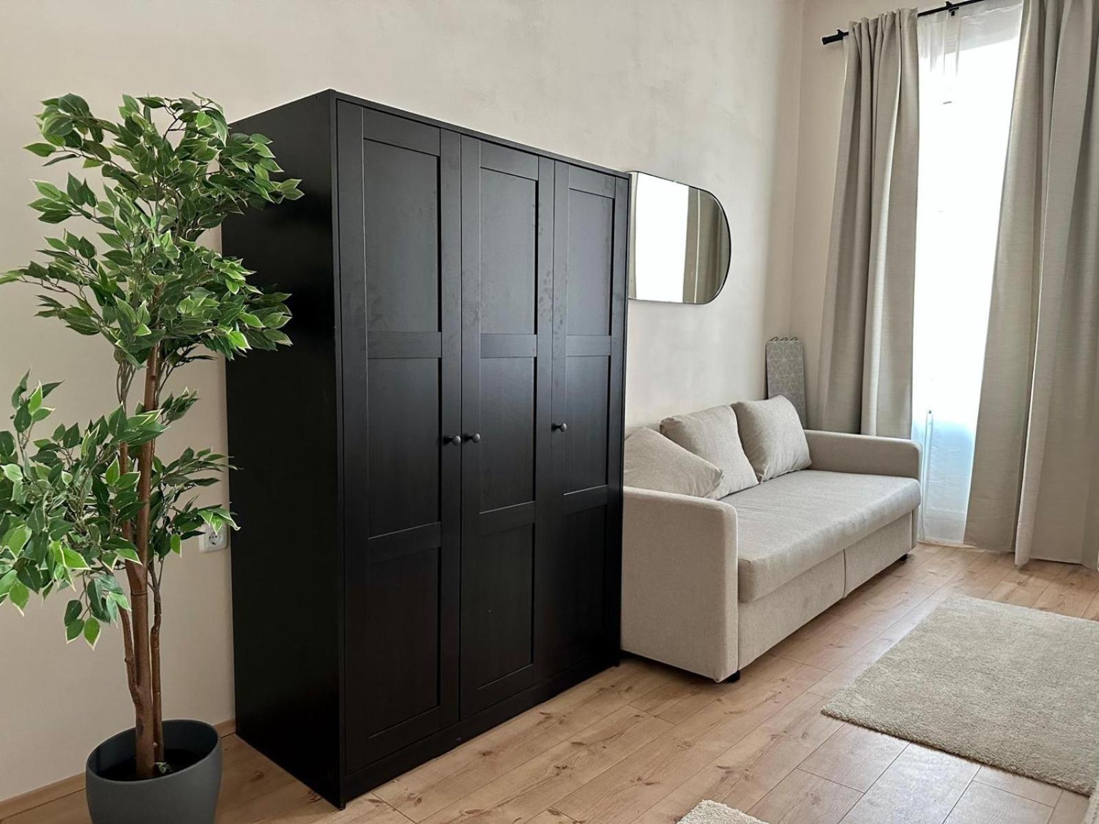 Spacious Apartment, 3 Min To U6 Metro Wina Bagian luar foto