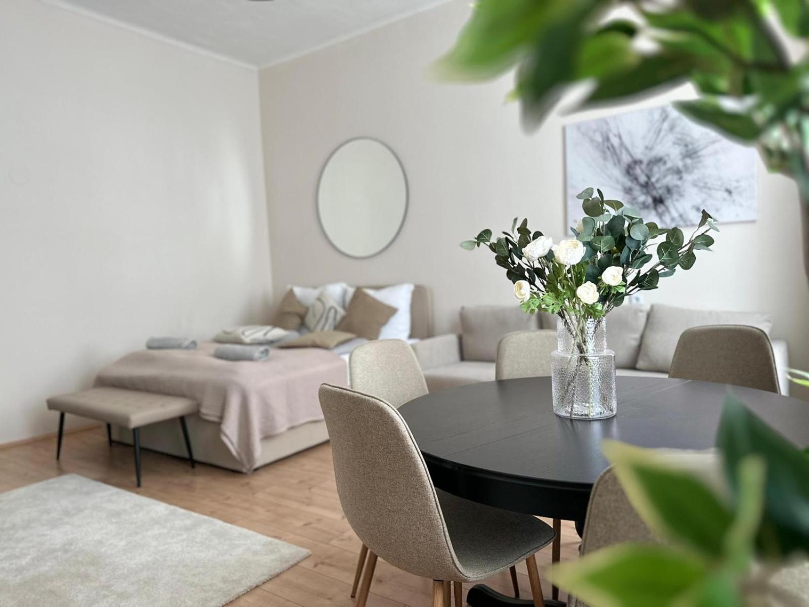 Spacious Apartment, 3 Min To U6 Metro Wina Bagian luar foto