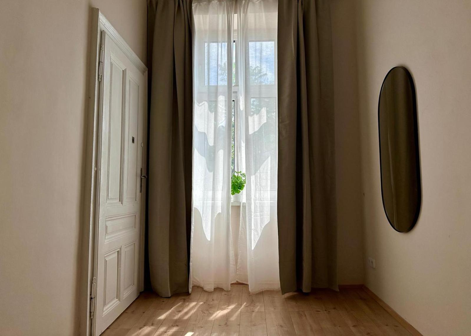 Spacious Apartment, 3 Min To U6 Metro Wina Bagian luar foto