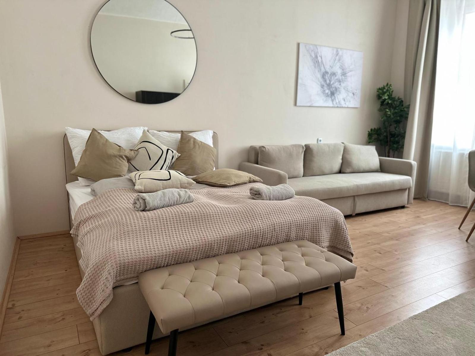 Spacious Apartment, 3 Min To U6 Metro Wina Bagian luar foto
