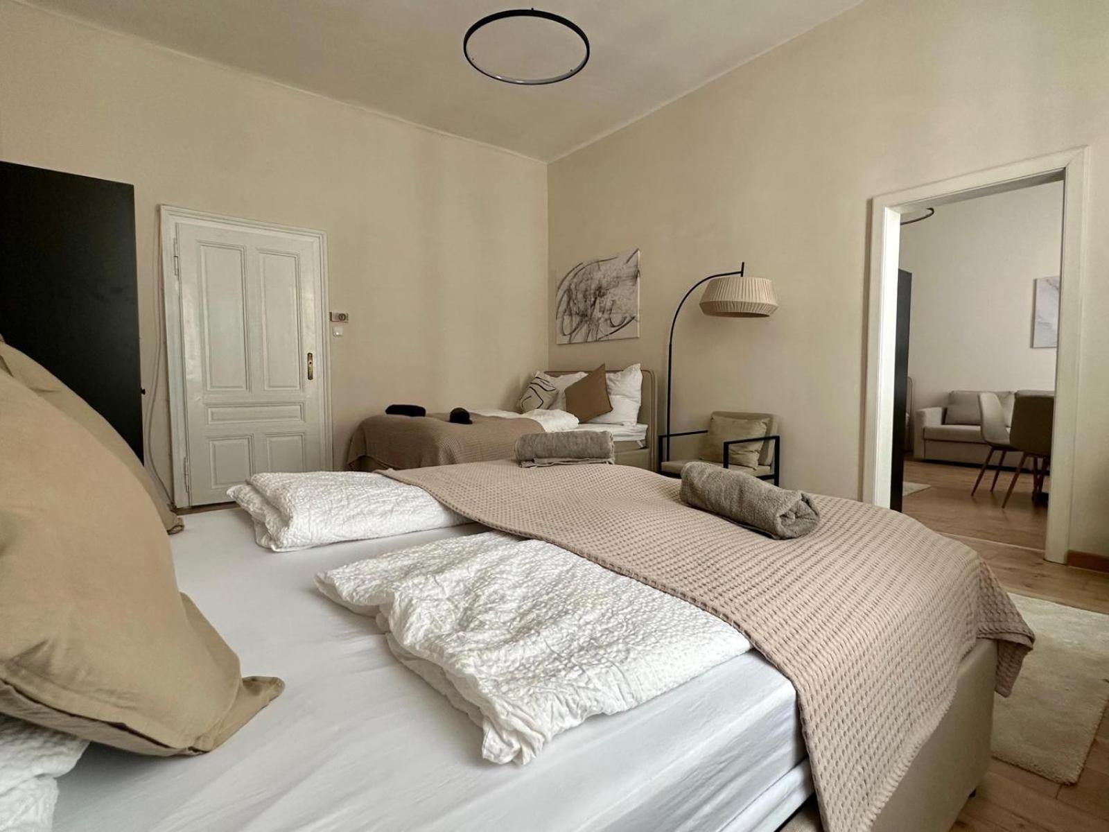 Spacious Apartment, 3 Min To U6 Metro Wina Bagian luar foto