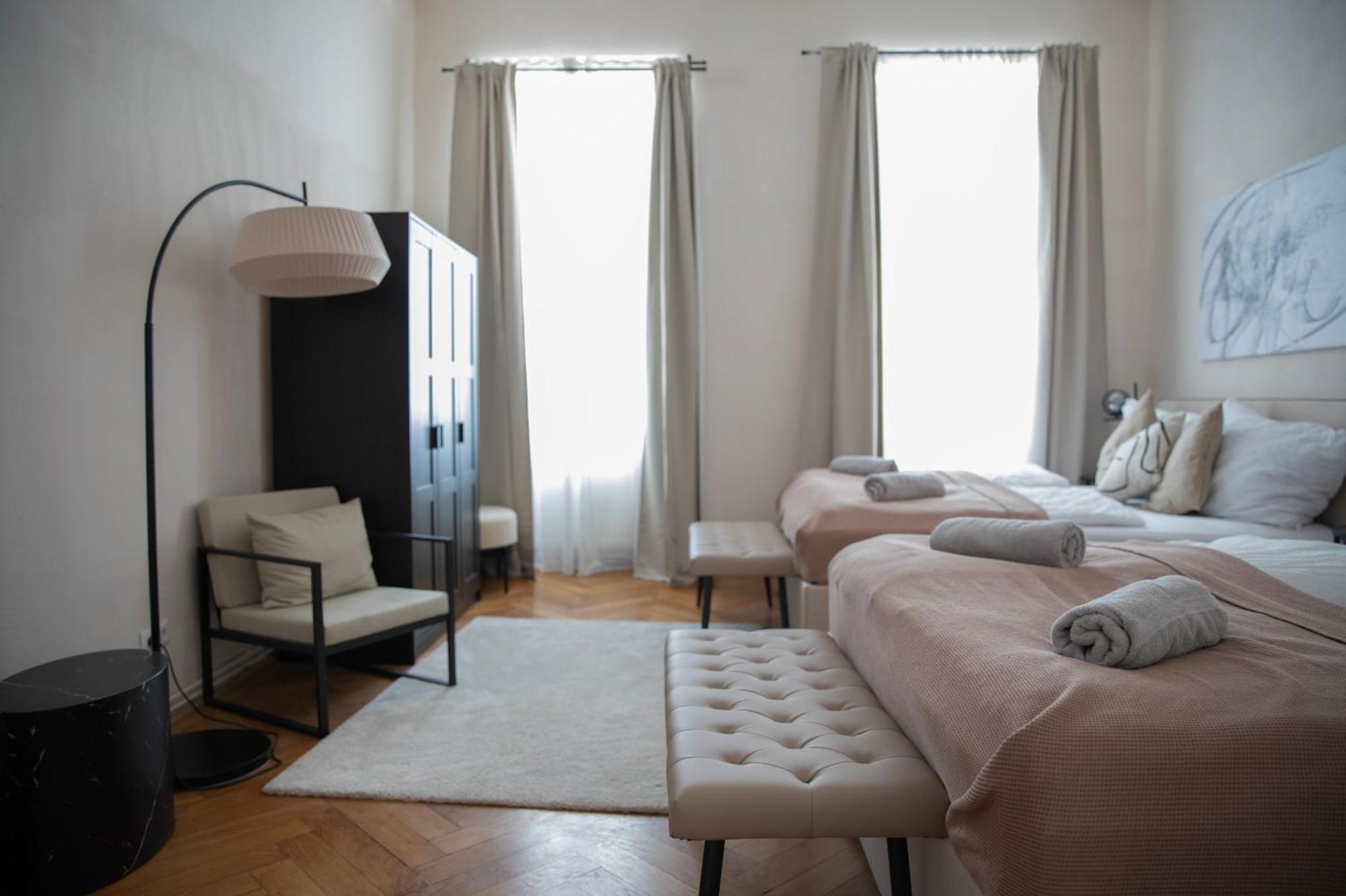 Spacious Apartment, 3 Min To U6 Metro Wina Bagian luar foto