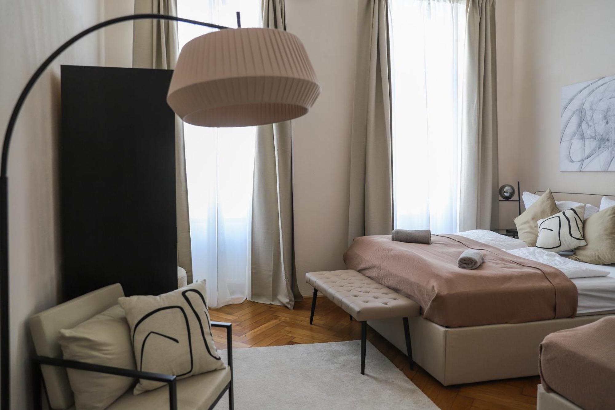 Spacious Apartment, 3 Min To U6 Metro Wina Bagian luar foto