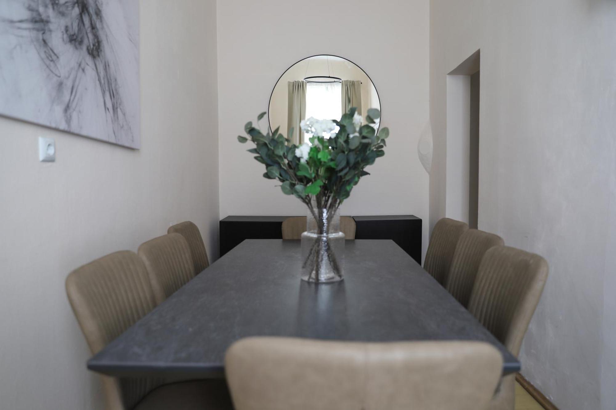 Spacious Apartment, 3 Min To U6 Metro Wina Bagian luar foto